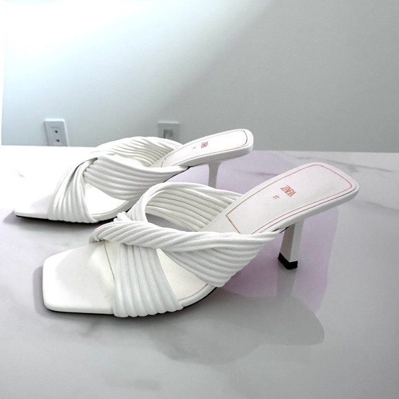 BRAND NEW Zara High Heels Heeled Pleated White Sandals. Size 7 - Picture 1 of 7